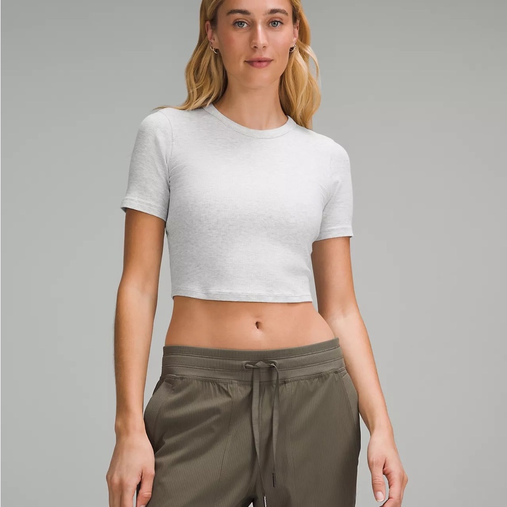 Lululemon Hold Tight Straight-Hem Cropped T-Shirt Sz 8‎ EUC